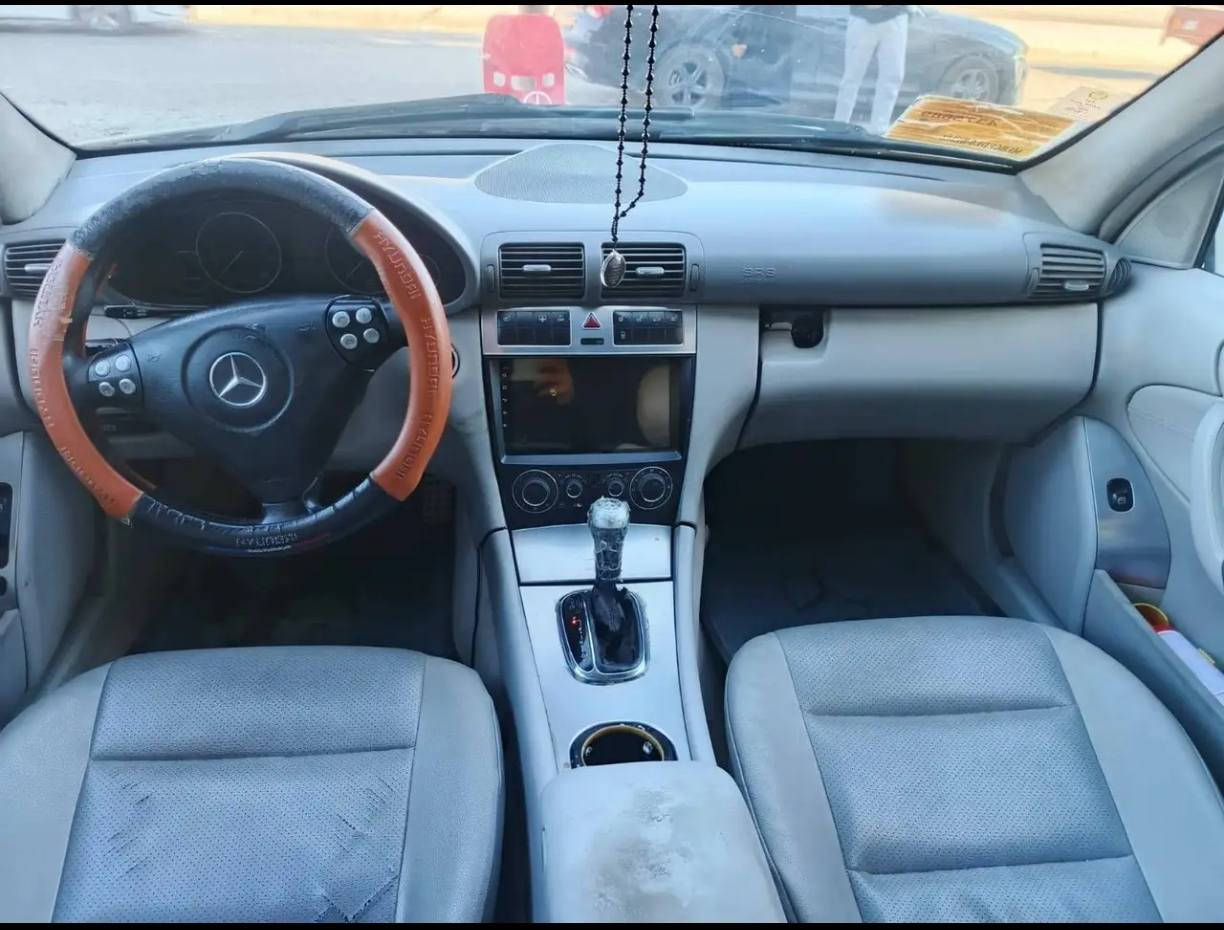 مارسدس230  فول مواصفات رقم بغداد مشروع وطني بدون ضربه جاهزه سياره  سعر 60 موديل 2006 مكفوله سيارهه
***********
