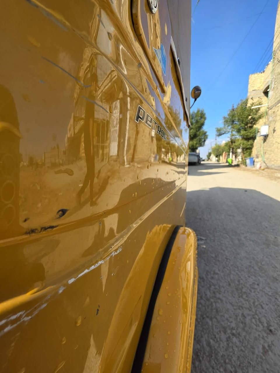 سلام عليكم تكتك للبيع مديل 2020 شهر 10 رقم بغداد بلاديه نضيفه خير من الله بلاديه مكينه واكسن نضيفه سعر  سته وربعمية وبيهة مجال الطيب عنوان بغداد قرب سيطرة الشعب رقم الهاتف ***********
