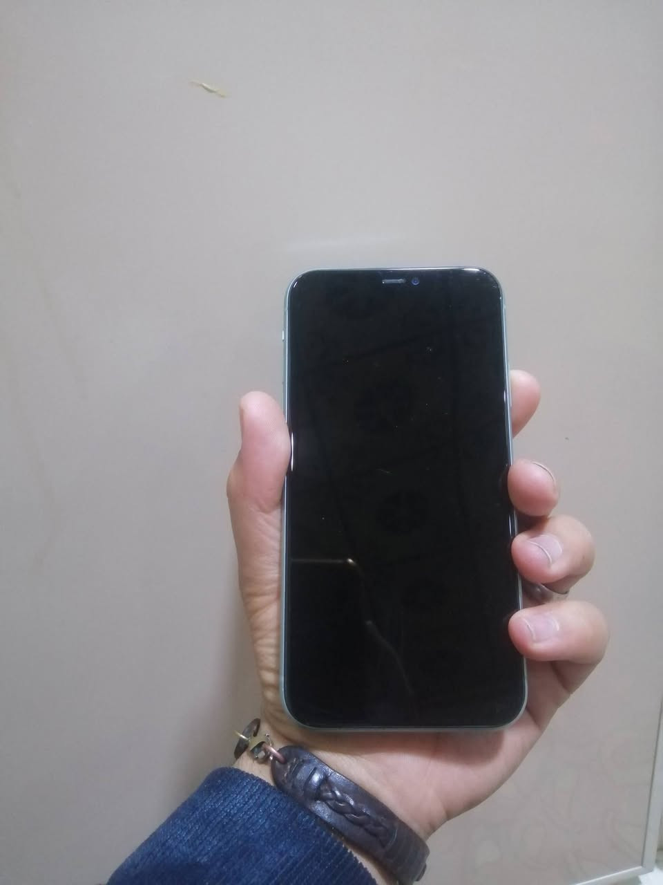 ايفوان 11ع لبيع جهاز جديد ذاكره 64
شاشه بلاديه بس فيس ايدي واكف
مبدل فقط بطاريه 100
سيمكارت شغال وي فاي شغال كامراته فول دمعه تصويره
السعر ١٦٠ وبيه مجال ***********
