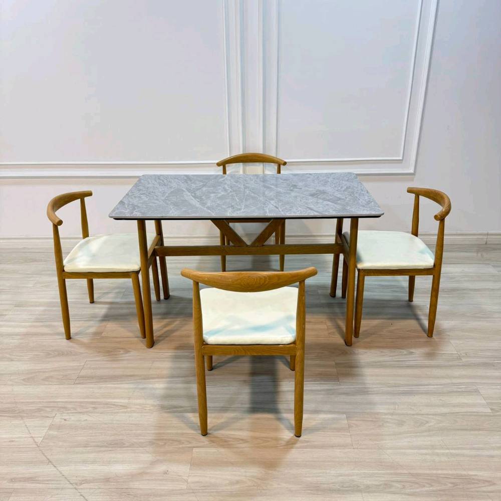 ميز طعام 4 كرسي رجل حديد دوشمه جلد
 سطح الميز رخام مزجج 

قياس الميز 70*120 سم 
هيكل حديد بالكامل صبغ حراي

 صنع صيني 