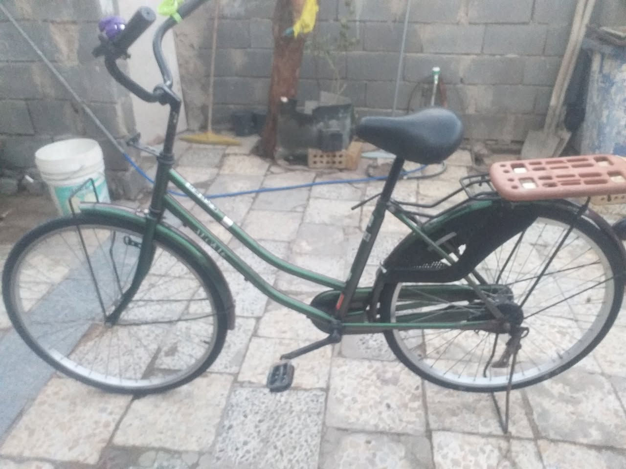 السلام عليكم بايسكل للبيع بناتي سعر 110 وبي مجال الرقم ***********  منطقه سبع قصور
