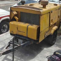 كمبريسر هواء للبيع مكينه نظيفه وخير من الله مناقصه اي شي حجم 265 نوزلا...