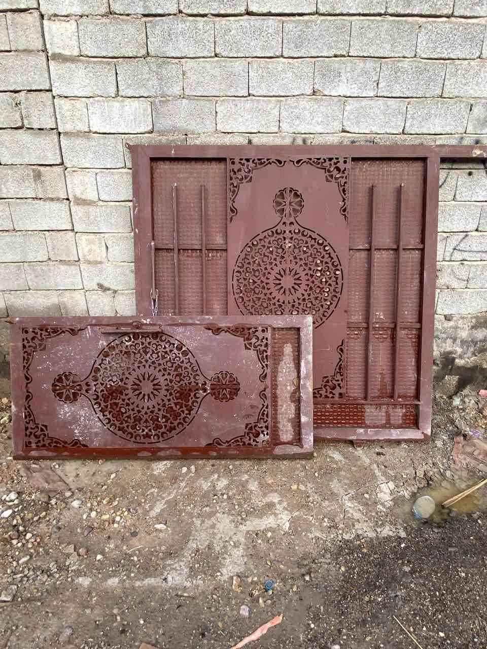 السلام عليكم باب للبيع عرض مترين و90 ورتفاع مترين باب مرتبه وحلوه ومابيها زنجار موقعي ديالى تقاطع القدس 
سعرها 190وبيها مجال ***********
