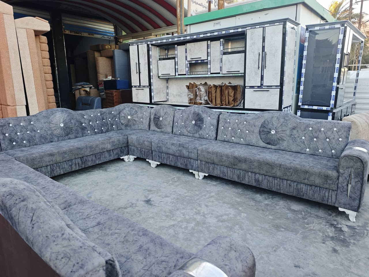 ديوان 16 مقعد مستخدم 12 نفر 
السع//ررر500
ديالى بعقوبة الشارع العام بتجاه المفرق مقابيل العزات 
للاستفسار 
***********
