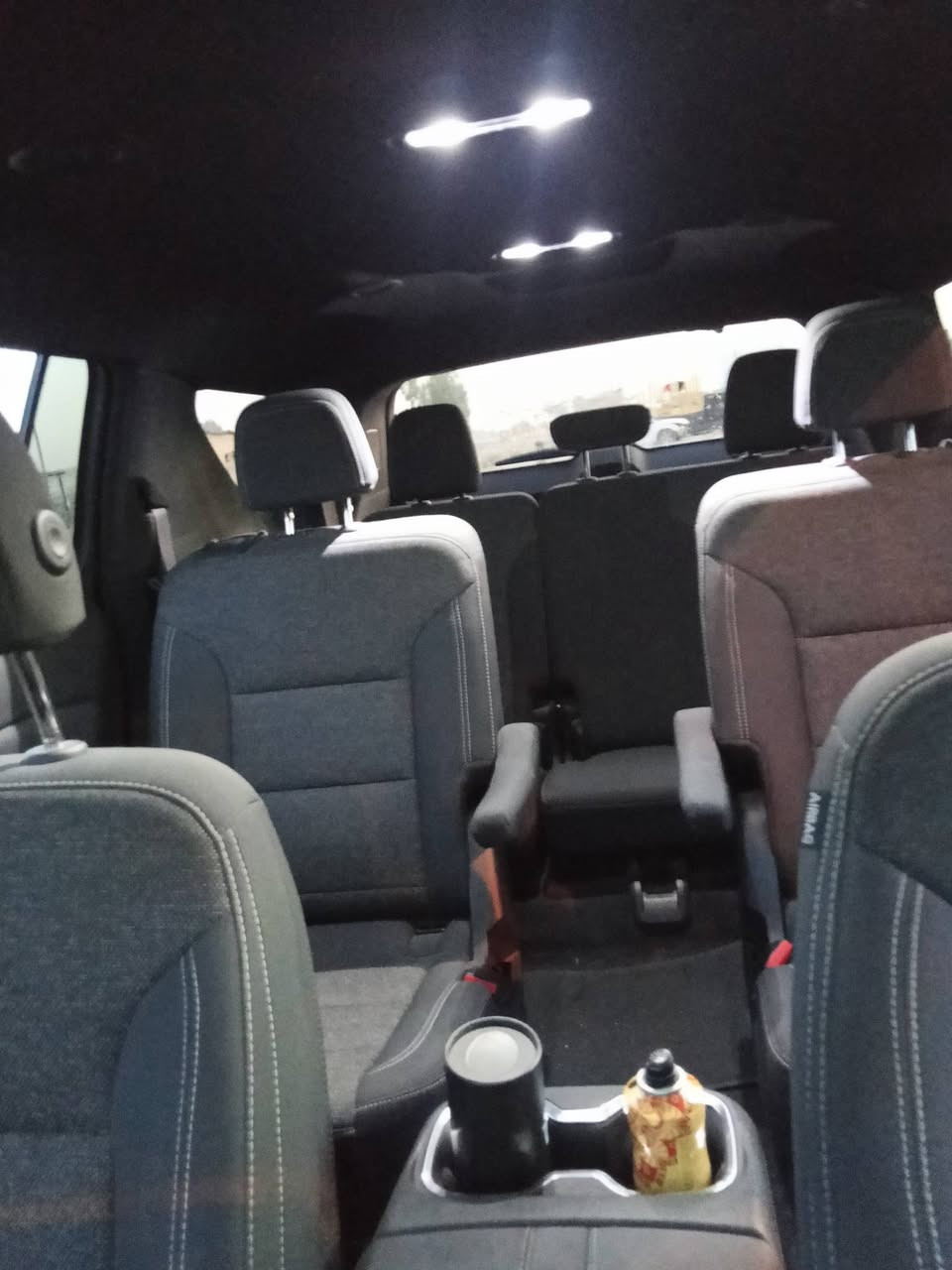 CHEVROLET TRAVERSE 2025 LT مرقم كتاب شهداء
مواصفات خير من الله 
القوة: 328 حصان
العزم: 326 رطل-قدم (442 نيوتن.متر)
ناقل الحركة: أوتوماتيك 8 سرعات
نظام الدفع: أمامي (FWD) 
عدد المقاعد: 7 
شاشة المعلومات والترفيه: 17.7 إنش
دعم Apple CarPlay و Android Auto لاسلكياً
شاحن لاسلكي للهاتف
كاميرا خلفية وحساسات ركن
مثبت سرعة متكيف (Adaptive Cruise Control)
تحذير النقطة العمياء
نظام المحافظة على المسار
فرملة طوارئ أوتوماتيكية
مقاعد أمامية تدفئة وتبريد
ستيرن تدفئة
تكييف ثلاثي المناطق
جنوط ألمنيوم 18 إنش
سعة السحب تصل إلى 5000 رطل (حوالي 2268 كغم)
نقوصات بسيطة فقط راديتر تبريد ودرع سكن أمامي 
الحادث فقط تبديل بنيد
السعر 3 شدات قفل رجاءًا بدون تعامل
للتواصل ***********
