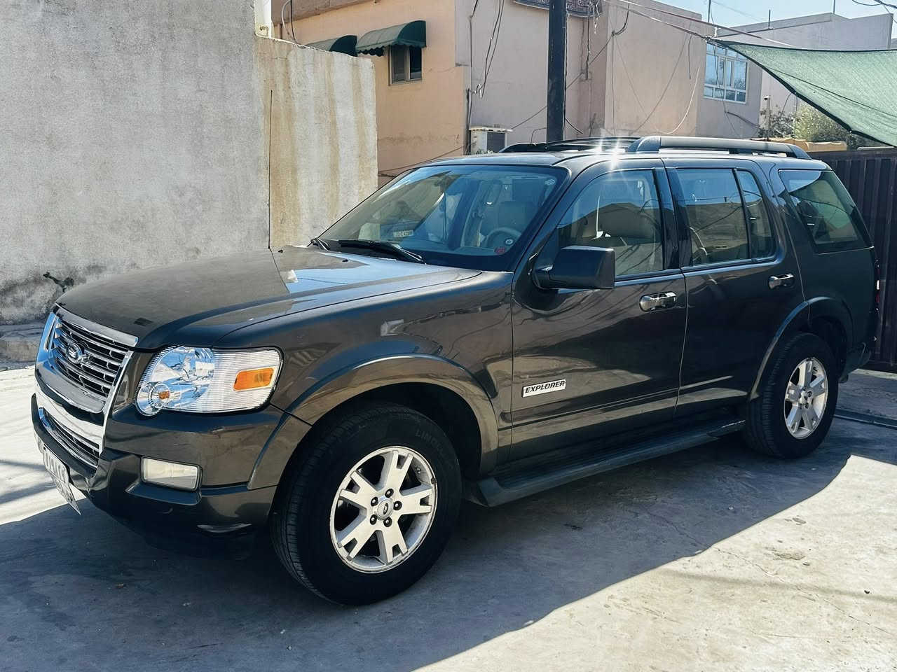 فورد اكسبلور موديل 2008 شركة نيڤا 7 راكب 3 قطع تبريد كشنات جلد دفيدي فتحه بدون صبغ بيهه بارد الباب الخلفي صفحة السكن 
السعر 110 وبي مجال
للتواصل واتساب لو خاص فيس 
 
***********
