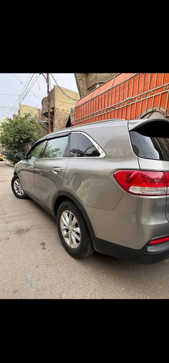 للبيع سورنتو 2017 وارد أمريكي 
السياره ماشيه : 100 ميل 
محرك : 6 سلندر  جي دي اي 

مواصفات السيارة : 
1- مثبت سرعة  
2- مانع انزلاق 
3- ABS
4- شاشه 
5- كامرة خلفية
6- تحكمات ستيرن 
7- إشارات مري جانبية 
8- سبعة راكب 
9- قطعتين تبريد 

حالة السيارة : نظيفة ما بيهه اي نقص

ضرر السيارة : جاملغ و بنيد راجعات على البارد و صبغ قطعتين  جاملغ و البنيد على كد شبر 

سعر السيارة : $174 و قابل للتفاوض 

للإستفسار : ***********
