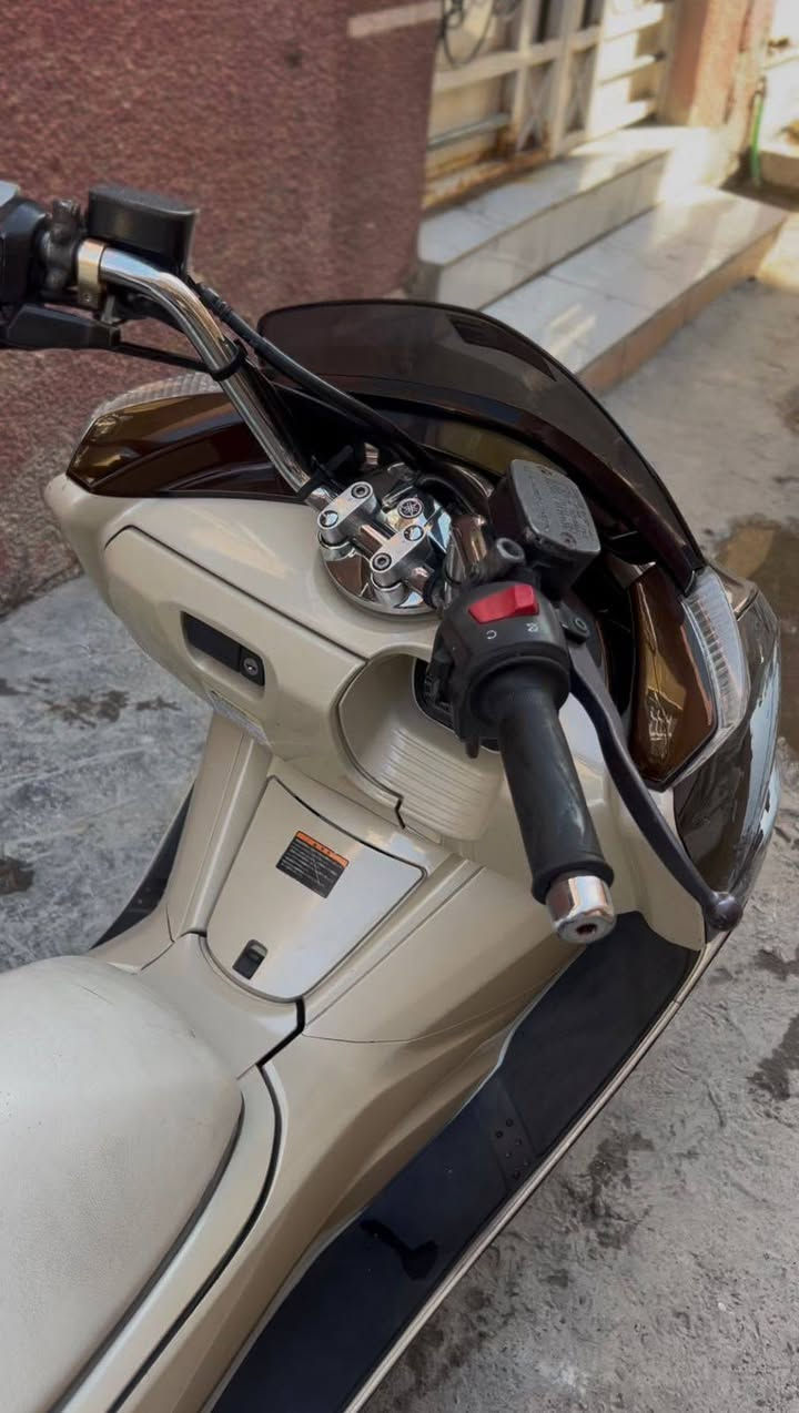 السلام عليكم فورزا نوع ياماها ماجستي
السعر 900 وبيه مجال 
المكينه 250 رابع
 ماشيه 17 الف 
دراجه. مكفوله من كلشي
ما مفتوحه ابد 
كلشي شغال بيه 
البيع ومرواس
***********
