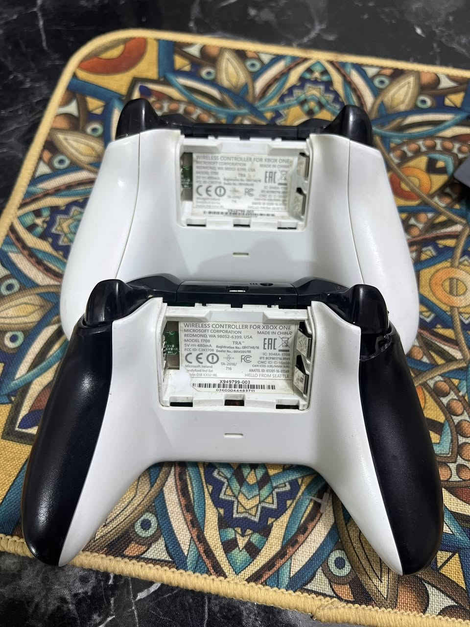 السلام عليكم شباب، عندي يدات (Xbox One S) عدد اثنين للبيع.

: بيهن بعض الملاحظات البسيطة (اليحب يستفسر وتساب وتدللون).

 السعر قفل: 40 ألف للقطعتين سوية.
 الموقع: بغداد / الدورة.

 رقم الهاتف: ***********
 التواصل: متواجد واتساب بأي وقت.

ملاحظة: البيع للقطعتين سوية، والرجاء الشراي يتواصل وياي.
