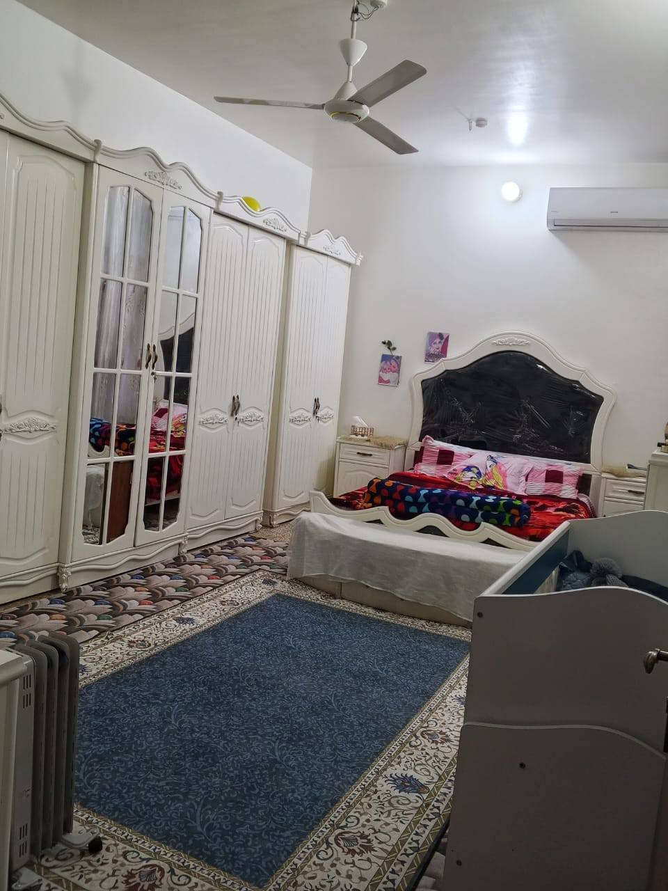 📍الدار للبيع كوت حي الجامعة خلف العمارة الحمرة📍المساحة 200 متر ركن طابقين 📍الطابق الأول يتكون من استقبال ومطبخ غرفتين نوم ومجموعة صحية داخلية  وخارجية  📍والطابق الثاني يتكون من ٤ غرف نوم ومجموعة صحية 📍للاستفسار الاتصال على الارقام التالية (***********
***********)
