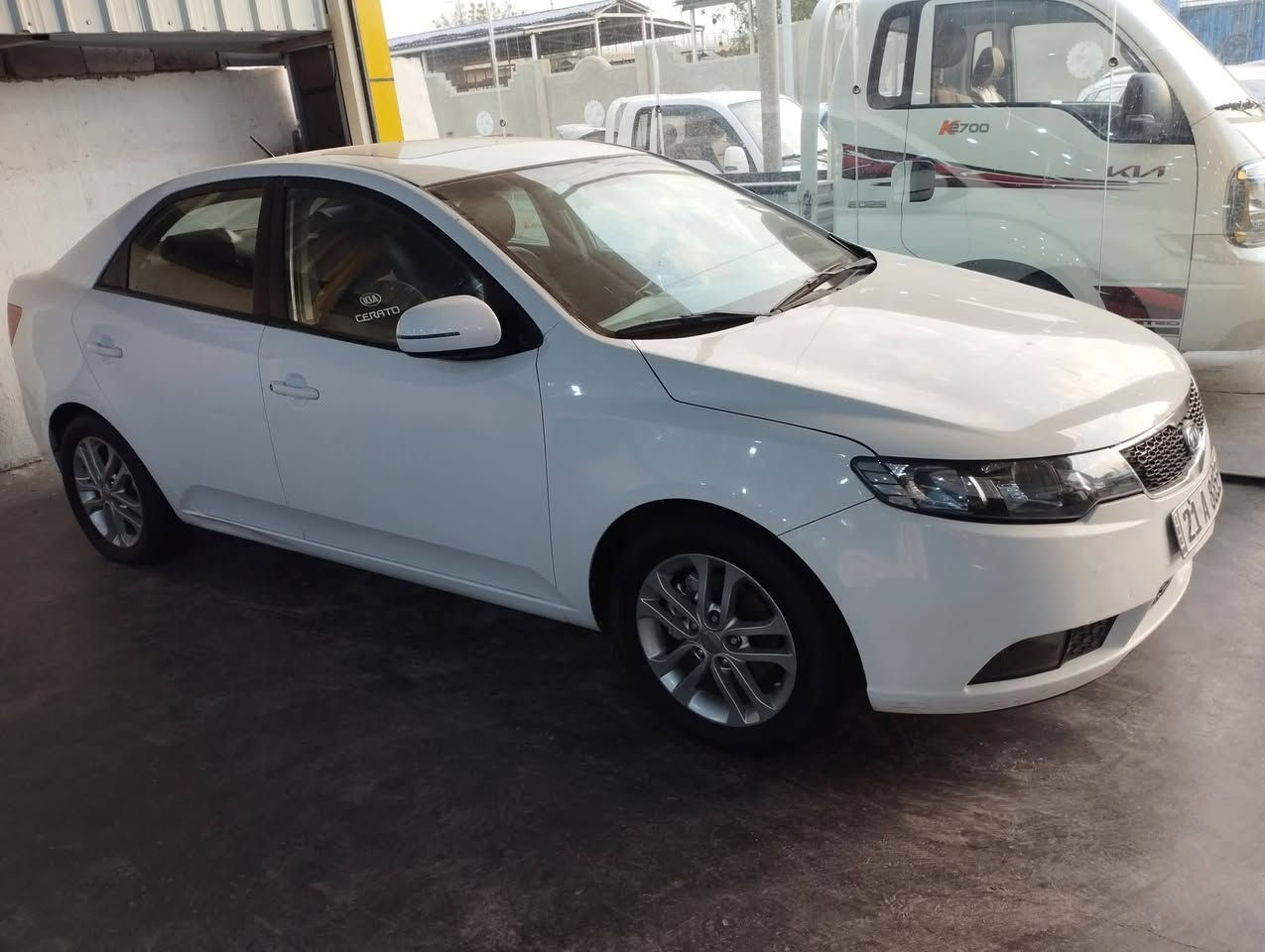 اسلام عليكم ورحمة الله وبركاته من رخصت الادمن المحترم  للبيع كيا سيراتو موديل 2013 خليجي لون ابيض رقم سليملنيه تحويل مباشر سعر المطلوب 108 السياره كير مكينه تخم تاير حداديه كهربائيّات كلة وضع الشركه بيهة باب صايق طخه بدون اي دواخل  سونار موجود مع صور  مكان سياره انبار فلوجه  للتواصل 
‏‪0786 501 9592‬‏-----***********
