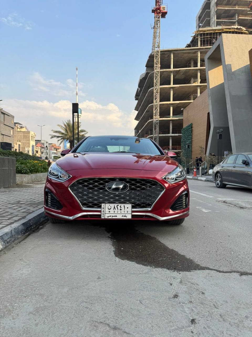 المواصفات : سوناتا 2019 امريكي
محرك 2400
. سقف بانوراما وسلايد 
. لايتات داينمك ( تتحرك ويه الستيرن ) 
. تحديد مسار 
. مثبت سرعه ذكي 
. تحذير تصادم امامي 
. بريك طوارئ رادار
. نظام مراقبة انتباه السائق رادار
. حساسات خلفية 
. كامرة خلفيه دواره
. نقطة عمياء 
‏. Auto hold
. هاند بريك بصمة 
. دخول ذكي 
. صندوك ذكي ( يفتح من تتقرب عليه ) 
. كراسي كهرباء ( امامي ) ( ٦ حركات + وساده مسند الظهر ) 
كشنات كهرباء
. خزن ذاكرة ل كرسي السائق 
. تبريد كراسي ( امامي ) 
. تدفئة كراسي ( امامي ) 
. تدفئة ستيرن 
. تبريد قطعتين امامي خلفي 
. تبريد شاشة 
. ابل كار بلي 
. بردات خلفية جانبية 
. مسند وسطي خلفي 
. دمام امامي 
. دمام خلفي 
. سماعات انفنتي 
. شاحن موبايل وايرلس 
. مراية وسطية تعتيم تلقائي 
. تحكم ستيرن جهتين 
. وضعيه قياده سبورت
سيارة فول وجديدة كلش 
رقم بغداد الجديد اخر شي وسنوية جديدة 
تحويل اي وقت 
السعر 153 وبيها مجال مكاني بغداد حي الجامعه رقمي للاستفسار ***********
