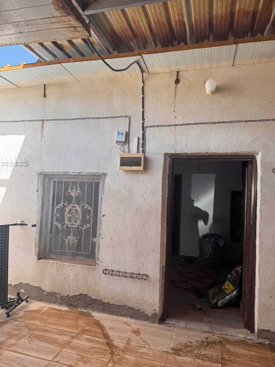 بيت تجاوز للبيع يحتوي على غرفتين وصاله ودوانيه وطارمه وحمام وارضيه سيرايمك والسقف سندويج موقعه القبله سوق الكبير(القديم) للاستفسار 7735251029 البصرة, العراق


**إذا كنت صاحب هذا الإعلان وتريد حذفه لأي سبب، رجاءا أرسل رسالة إلى الدعم الفني**