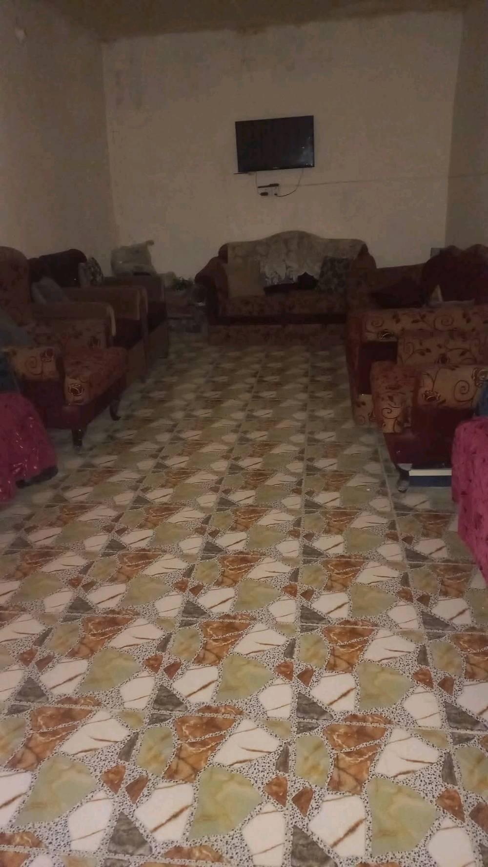 السلام عليكم بيت طابو صرف سند مستقل مساحة ١٤٤ متر الواجهة 9 ثاني بيت عن الشارع خدمات كاملة تبليط ومجاري وكهرباء وماء وانترنت ضوئي وبرج العنوان الزعفرانية محلة ۹۷۰ قرب طريق سدة الجنابيين  والسعر خاص

