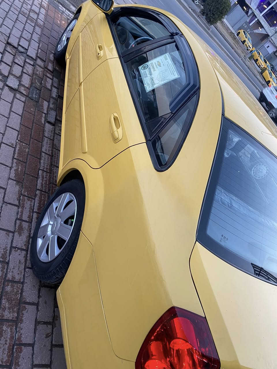 اوبترا 2012 السيارة جديدة وحلوة بيها طخة بلصندوق خفيفة ما واصلة للحوض السيارة كفالة لغود وشواصي وتكم السيارة جاهزة للأخير ربع ما اذب عليها من ايدك 
رقم بغداد انكليزي 
للشارع السعر 75 وبيها مجال للطيبين 
العنوان بغداد الاورفلي 
***********
