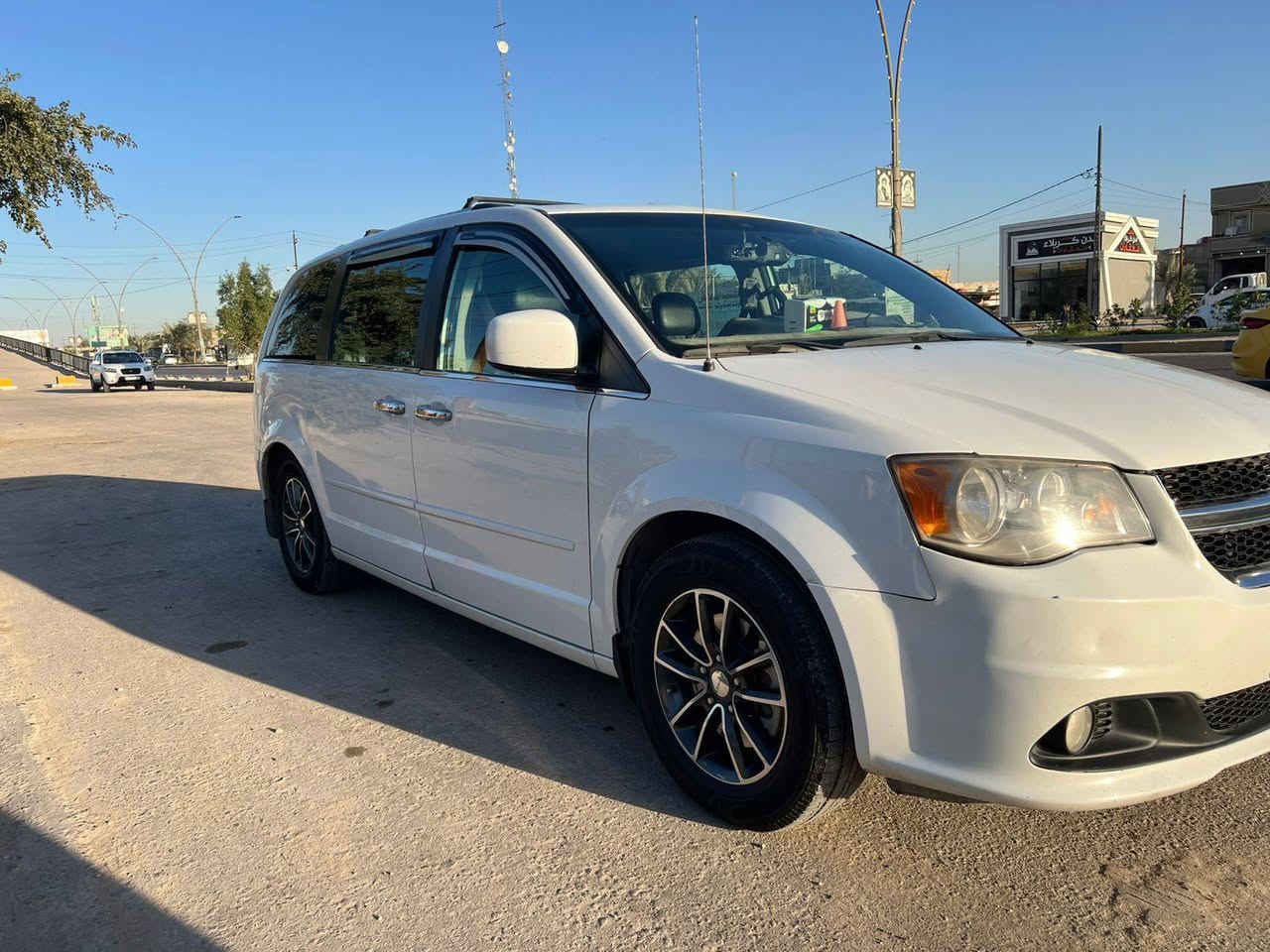 رمضان كريم 
للبيع سياره دوج كرفان موديل ٢٠١٧ rt
سنويه لل٢٠٣٠ رقم انكليزي بابل 
المواصفات
 بيبان كهرباء
 جنطه كهرباء 
كشنات جلد سياحي 
الضرر وحادثها جنطه 
سونار موجود
السعر ١٩٠وبيها مجال 
للاتصال ***********
***********
