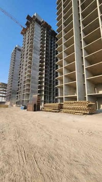 🏢 شقة للبيع – الزون الأول / مجمع OCR 📍 أقرب زون على البوليفارد ✨ شقة س...