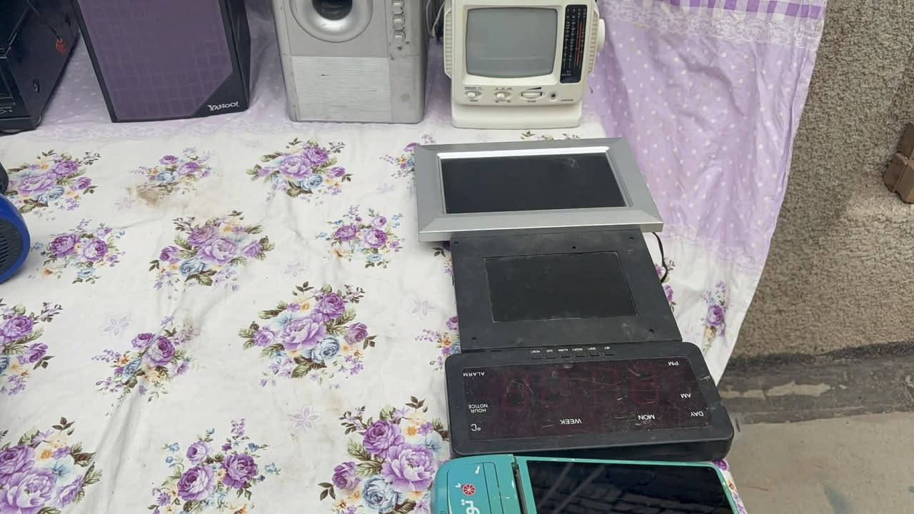 السلام عليكم 

اجهزة صوتية (راديو - سماعات - الكترونيات) للبيع شلع 160 الف شغالات الي تفيده يراسلني او يتصل المكان بغداد ***********
