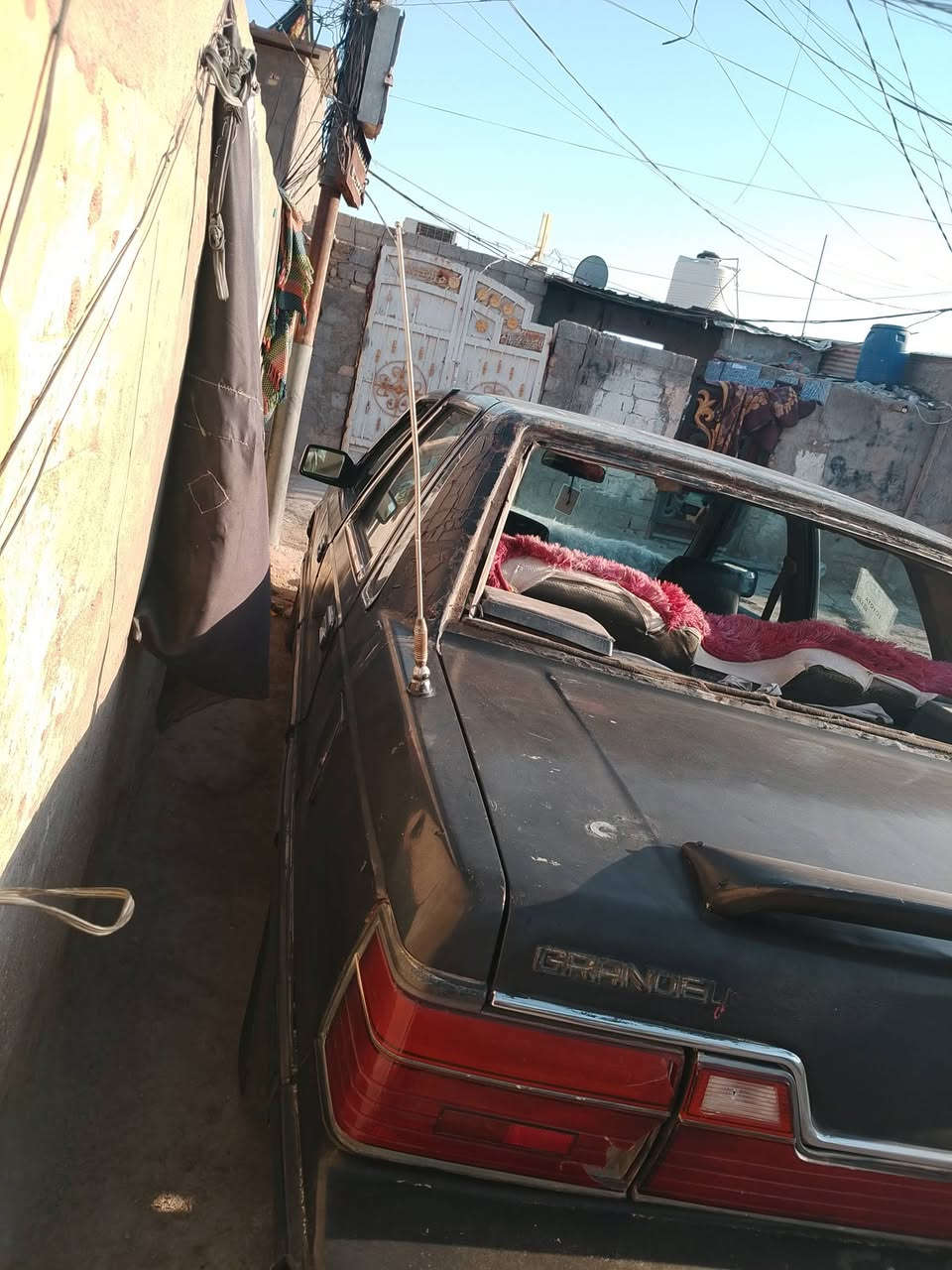 سلام عليكم سياره كلاندر موديل 1991 بسمي رقم انبار السياره نضافه مثل ما شوف بل صوره سياره بيهه صوت بل مكينه اول ما تشتغل ونوب يروح ما اعرف شبيهه هزه جديده صارهه شهرين (سياره بسمي) سنويه 2027 تصقط السعر 25 وبيهه مجال رقم *********** بيع او مراوس حسب القناعه
