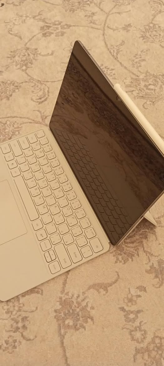 السلام عليكم مبايل اجديد مستخدم 3تيام  نوع الايباد Honor magicPad 4 الذاكرا  256 المعالج Snapdragon 8 Elite
ملحقات كامله قلم كيبورد شاشه حمايه شاشة OLED بحجم 12.3 بوصة تدعم عرض 1.07 مليار لون معدل التحديث 165 هرتز البطارية: بسعة 10100 مللي أمبير  الشاحنة 66 واط

السعر 10000 التواصل ***********

