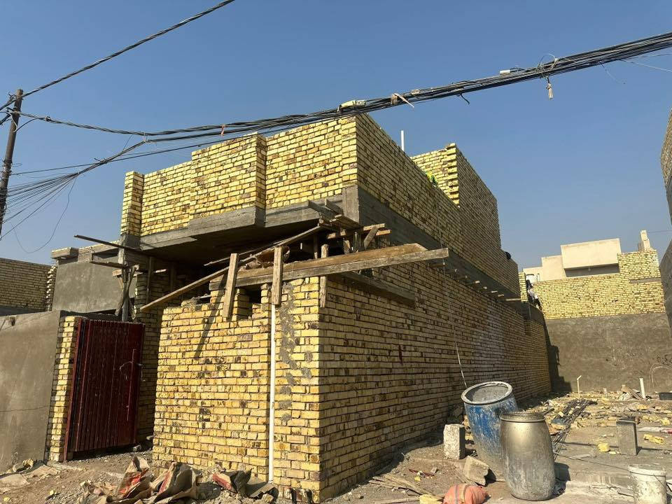 السلام عليكم بيت للبيع ذات مساحه 100 بالخضراء مقابيل المعارض بالنزله مال البيع المباشر بشارع الصيدليه والمخبز الخريطه مالته بالصوره كامل بناء الطابق الاول والستاره والبيتونه صب و الكهرباء بوري كامل وإعمال الماء جاهز وباقي اعمال التشطيب باقي من سيراميك ولبخ وبياض والى التقفيله السعر المطلوب 47 مليون مع مجال بسيط مع العلم سعر ال100 الكامله ب68 مليون 
ملاحظة الشارع بي كهرباء محولتين ومجاري مربوطة و ماء كامل بالشارع (افضل الشوارع تعال شوف بعينك)
***********// *********** يوجد واتساب على الرقم نهاية 29
