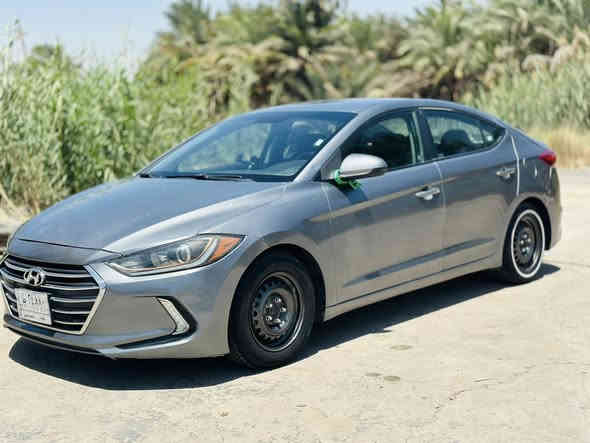 ألنترا 17 أمريكي 
رقم بغداد 11
بيها الباب الخلفي عكس السايق والجاملغ الخلفيات ثنينهم وصندوگ بي بارد قليل والباب الي وره السايق مصبوغ
حادثها مال امريكا بس خشم البنيد نفسه مصلح
ب120 $ وبيها مجال 
***********
