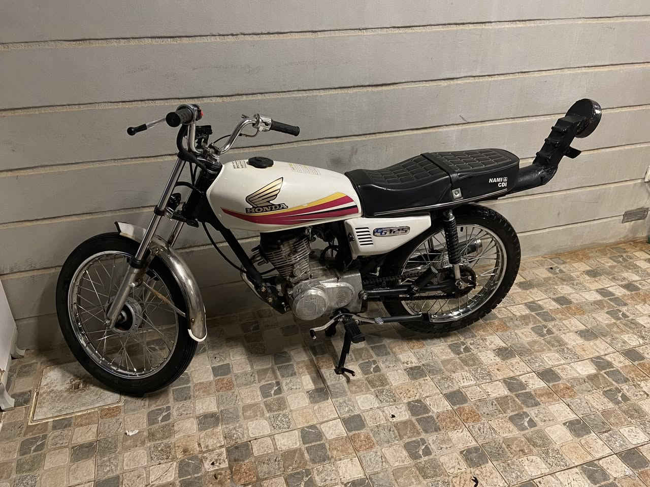 دراجه رياضية موديل 19 للبيع ب325 وبي مجال الاتصال ***********
