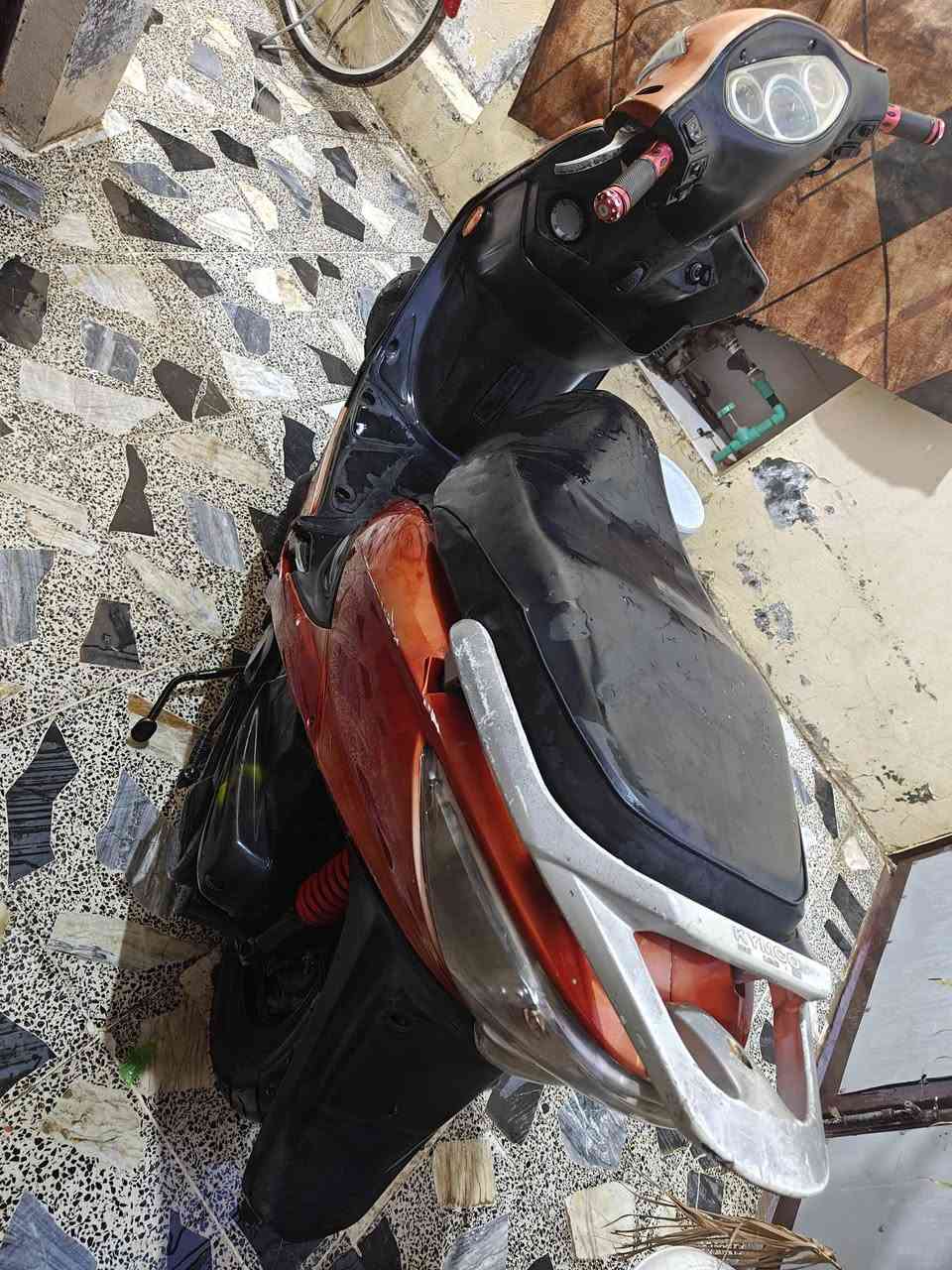 السلام عليكم للبيع كامكو G4  مكينه مفتوحه كهربائيات سلف هندر يشتغلن تايرات جدد  السعر 300 وبيهه مجال       ***********
