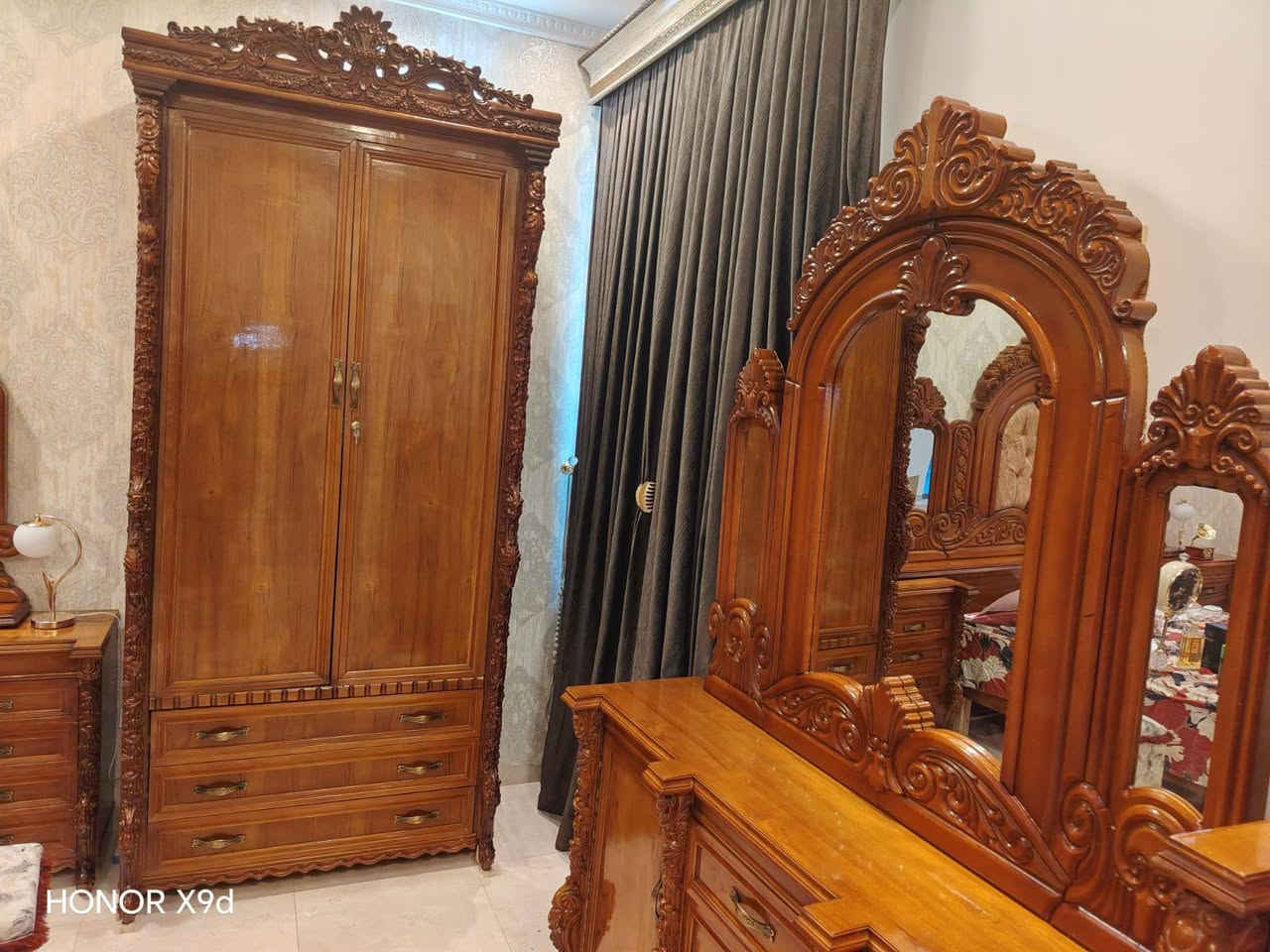 غرفه نوم احطاطه مستخدمه لفتره قليله للبيع السعر مليونين وبيها مجال المكان الرمادي شارع 20/ التواصل ‏‪‏‪
‏‪0781 600 5931‬‏

