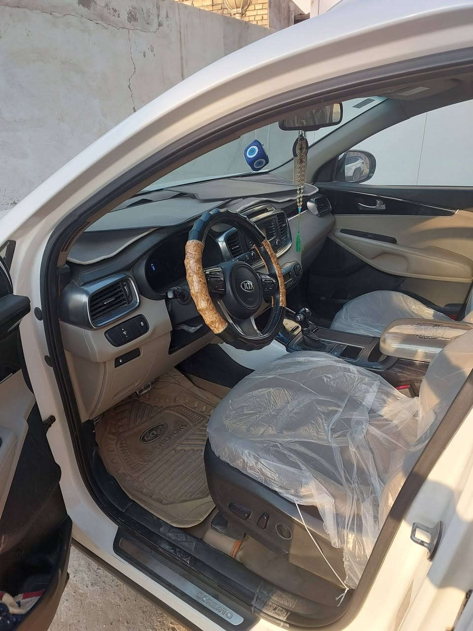 سلام عليكم
سورنتو موديل ٢٠١٦ خليجي مكفول ماعدا صدعات بلباب ٦ ستندر بصمة مرايات شفط سيارة جديدة غير متواجد على فيس الاتصال ***********
