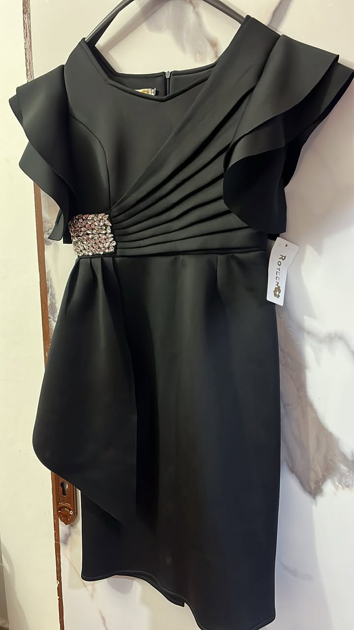 فستان سهرة قصير 
مقاس ٤٠
جديد بورقتو 
للبيع بسعر رمزي


**إذا كنت صاحب هذا الإعلان وتريد حذفه لأي سبب، رجاءا أرسل رسالة إلى الدعم الفني**