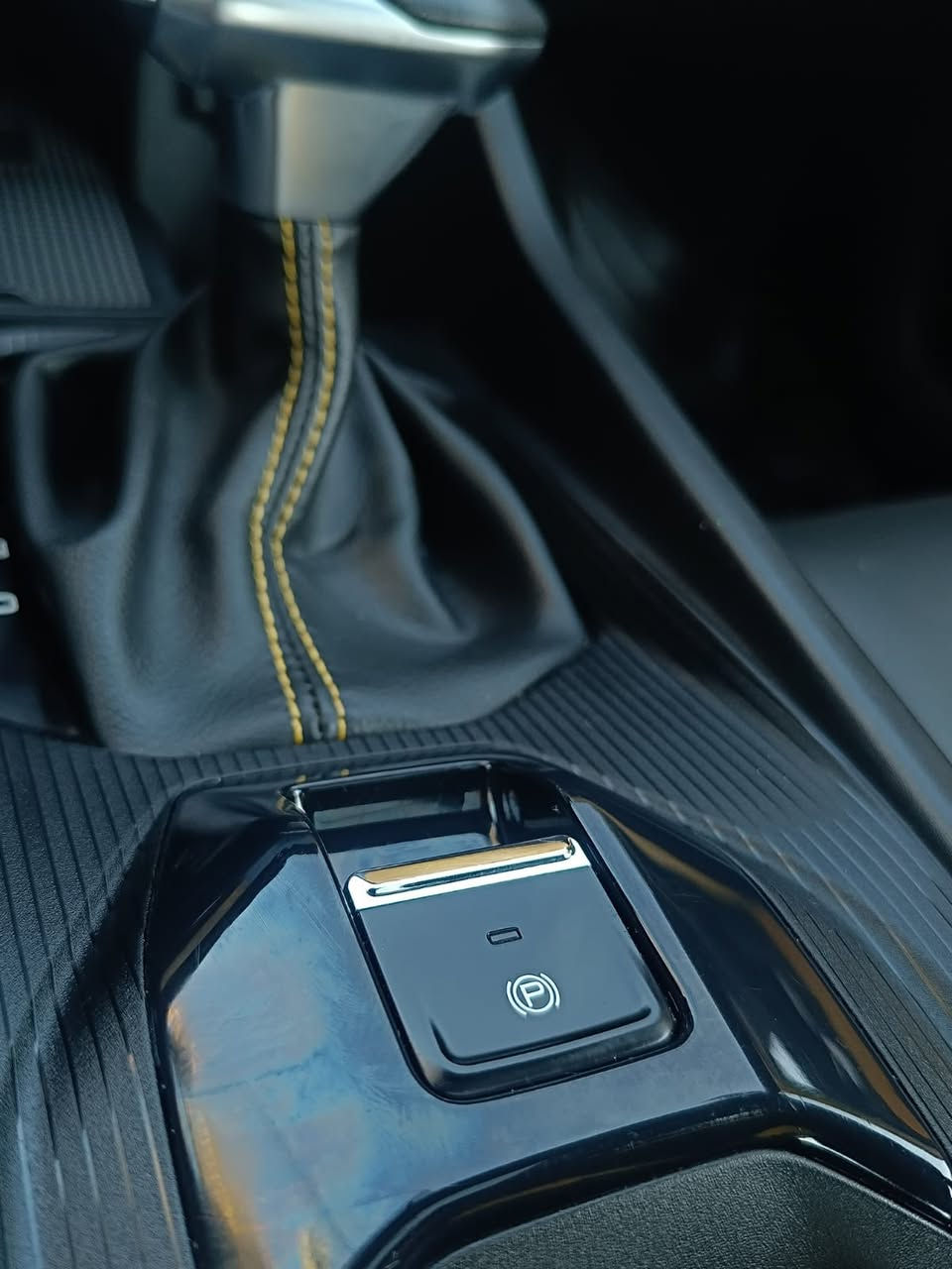 دونغ فينغ    موديل 2025
فول موصفات 
السعر ٢٣مليون  قبل كم شهر خذته ٢٤
بيع لغرض. الحاجه ***********
رقم بغداد باسمي 
سياره بحاله زيرو ماشيه ١٦
وظع الشركه

مواصفاتها $

بصمه تشغيل 

فتحة سقف
رادارات 

تشغيل عن بعد 

كشنات تدفئة 

كشن كهرباء 

رادارات جميع الاتجاهات 

تحديد مسار 

شاحن وايرلس

شاشة كبيرة وكامرة دوارة 

اضائة داخلية بالابواب والوان متغيرة

اشاير بالمري 

كشنات مطعم بجلد 

لدات شمعه بلايت الامامي

لايت زينون عالي وناصي بلادي 

سايد بريك بصمة
