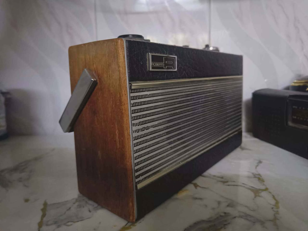 راديو انكليزي سحب قوي ثلاث موجات شغال بشرط للبيع الشراي يراسل لو يخابر واتس اب *********** كركوك, العراق
