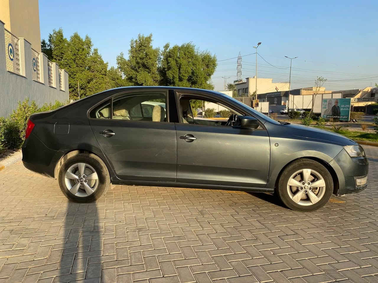 السلام عليكم 
سكودا رابيد ٢٠١٥  
مكينة ١٦٠٠ تنفس طبيعي 
رقم بغداد الجديد مكفولة من الحادث والصبغ 
مكينة وكير مكفولات شرط الفحص
السعر ٧٧ورقة  وبيها مجال 
الشراي يتصل مكاني بغداد حي الجهاد 
***********
