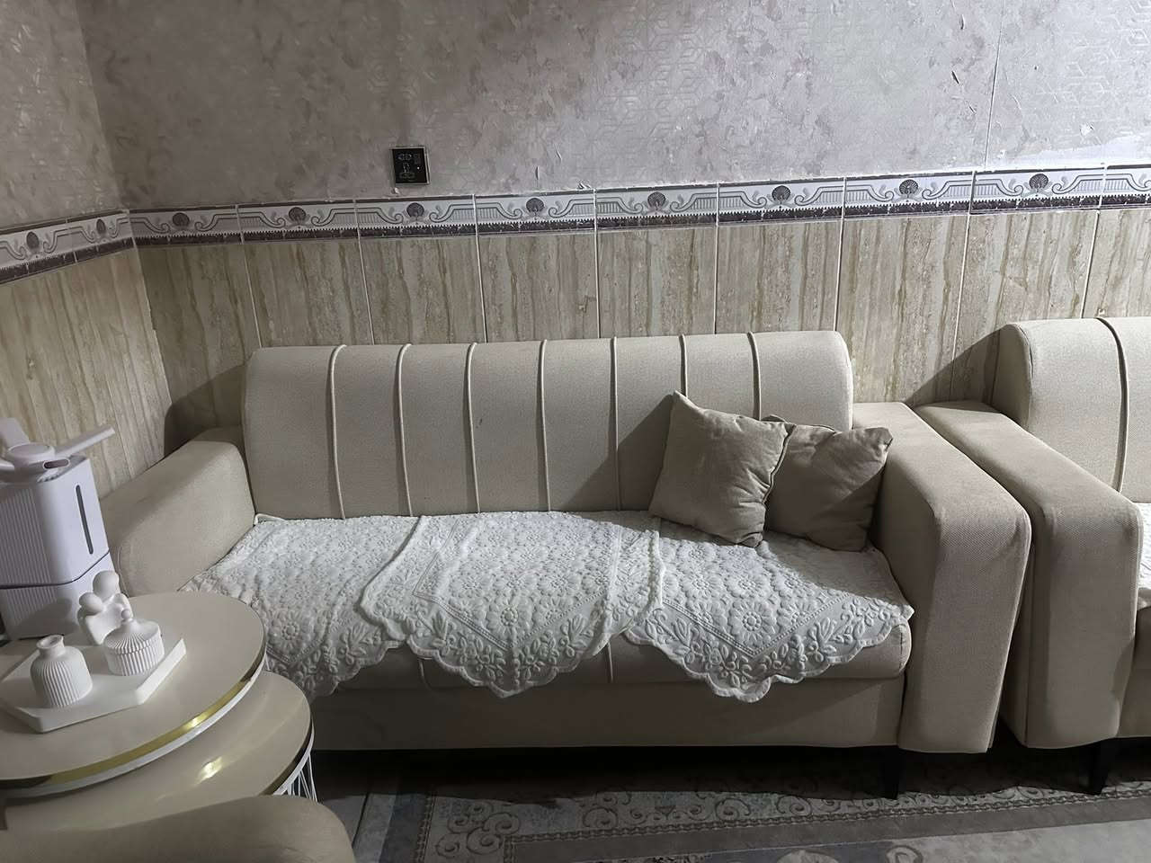 قنفات للبيع يتكون من قنفتين اربع مقاعد وقنفه مقعدين وكرسين وخمس كوشات يحتوي السعر والاستفسار الاتصال عل هذا الرقم ***********
