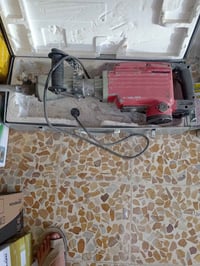 دريل بعير وا دريل وسط مع عارضه للبيع المكان السيد حمد التواصل على الرق...