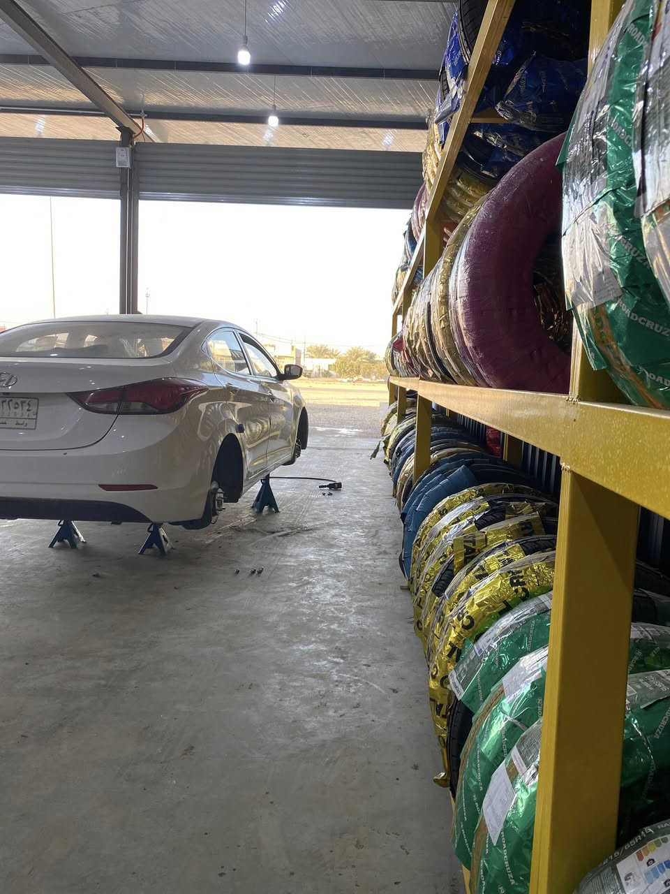 تنورونا بكل وقت 
تاير جديد وباله انتاج حديث 
باتري وزيوت وفلاتر 
ويل ويل كب اصلي وتجاري 
صيانه وتبديل داخل المركز 
عنوان مدخل شباب شارع العام 
الرقم ***********
