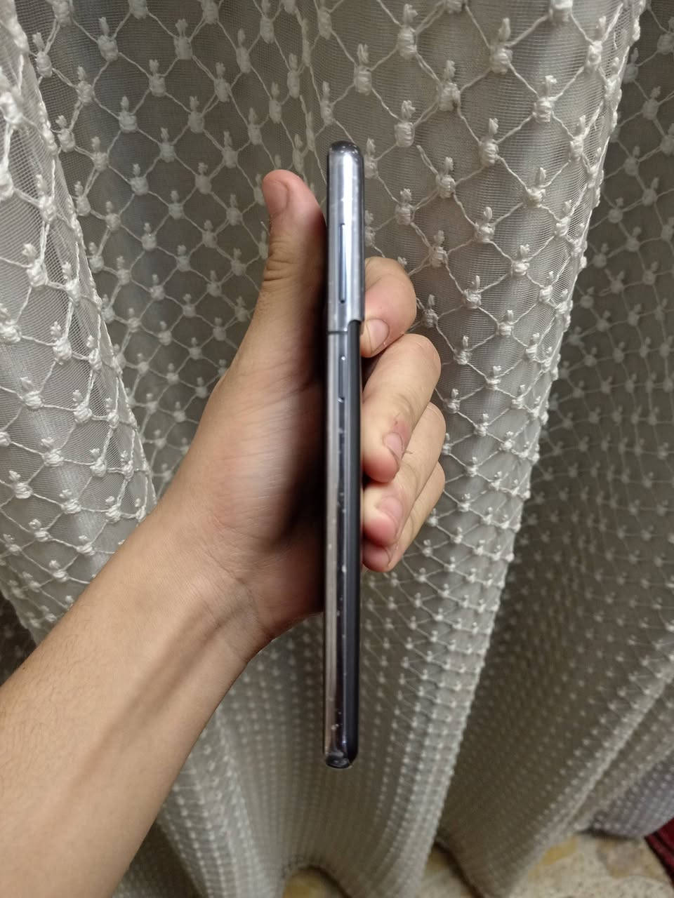 للبيع: Samsung Galaxy S21 5G (مستعمل)• الاسم: Samsung Galaxy S21 5G
• الحالة: مستعمل
• التخزين: 128GB
• RAM: 8GB
 الشاشة
• دقة +FHD (1080×2400)
• كثافة 421ppi
• تردد متكيف لحد 120Hz
 الاتصال
• يدعم 5G
• Wi-Fi 6
• NFC
 البطارية والشحن
• السعة: 4000mAh
• شحن سريع 25W (الشاحن غير موجود)
• شحن لاسلكي 15W
• شحن لاسلكي عكسي
 الكاميرا والفيديو
• تصوير 8K بمعدل 24fps
• تصوير 4K بمعدل 60fps
يشغل جميع الألعاب 120 فريم
 ملاحظات مهمة (اقرأ قبل لا تتصل)
• الجهاز أمريكي
• فتحة السيم موجودة لكن السيم كارت ما يشتغل
• مناسب استخدام واي فاي فقط
• بيه شخوط/نقاط بالظهر بسبب الاستعمال (شي تجميلي فقط، ما يأثر على الأداء)
 السعر: ___ (200 وبيه مجال 
بسيط )
المكان بغداد الحرية
الرقم / ***********
يجي وياه توصاله سماعة + شاحنة
