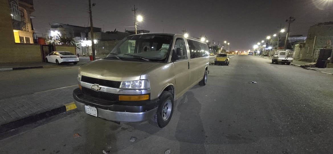 السلام عليكم
شيفرولية اكسبرس موديل 2000 

كلين تايتل بيها سمكرة قليلة 

السيارة نضيفة وتخبل بس داخليتها تعبانه يرادلها داخلية 

مكينتها گيرها كلهن فول ونضيفات 

سعرها 55 ورقة وبيها شوية مجال مستعجل على بيعتها 
 رقمي ***********

مكانها بصرة
