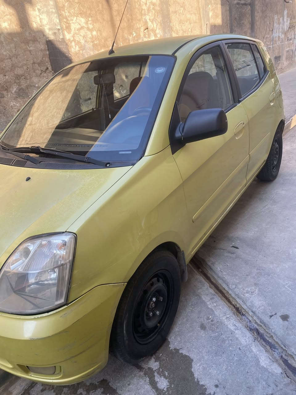 كيا بيكانتو للبيع خصوصي رقم دهوك اجنبي مكينه شرط وكير عادي شرط هزه جديده سنويه 2031  جامات كهرب صبغ رش جاملع وباب خلفي  تحويل مباشر السعر 46 وبيها مجال مكان السياره موصل جانب الايمن للاستفسار  ***********
