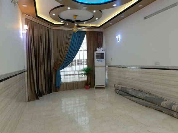 السلام عليكم للبيع بيت مساحه 250ركن طابق واحد غرفتين نوم صاله استقبال ومطبخ حار ومطبخ بارد ترك دوار سقيفتين كيسبان ارضيه مرمر *********** المردان مقابل مدرسة عثمان العبيدي سعره 185
