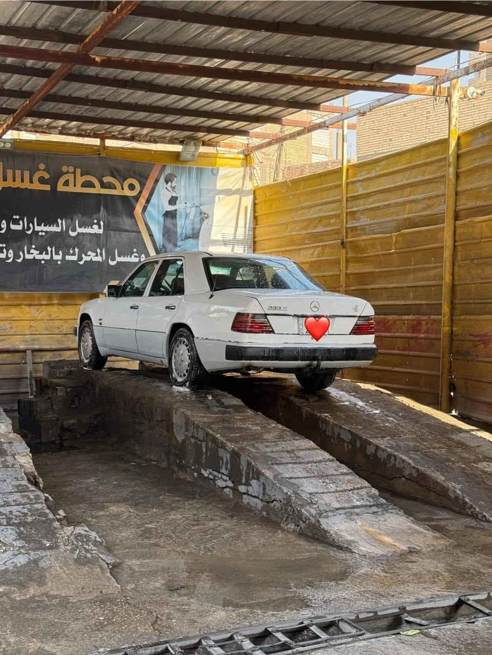 من رخصت ادمن المحترم سلام عليكم مارسدس دب موديل 91 البيع سعر 60 مكينه وكير مكفول تبريد شغال كهربايات تخم تاير حداديه كله جديده رقم انكليزي بيه ضربة بل جاملغ خلفي قاعده وحده معمره سلايت شغال العنوان ميسان خوان مكلف بل نشر تصل على صاحب سياره ***********
