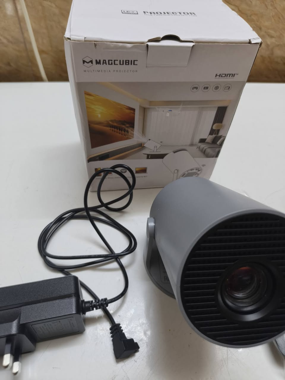 جهاز داتا شو ( جهاز عرض ذكي) HY 300 Pro يمتاز الجهاز بواجهة وسائط متعددة عالية الوضوح HDMI ب 36 فولت ب 1 أمبير. التوصيل بالهاتف الذكي أو الجهاز الوحي ( إيفون - أندرويد) عبر شبكة الواي فاي  .. للتواصل واتساب ***********
