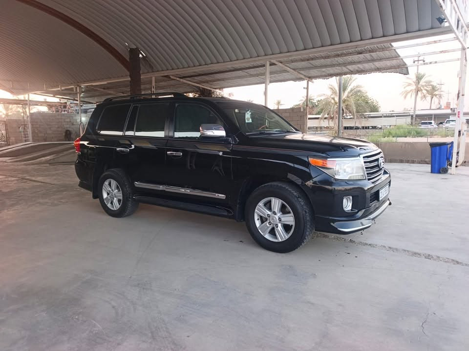 تحيه طيبه السلام عليكم
الاندكروز 2014بريم اصل 

فول مواصفات 

 وضع الشركة 

كشنات جلد 

شاشه كامره

حساسات 

فتحه سقف 

كرسي كهرباء 

محرك 6 سلندر شرط ممفتوح 

صاج 

تبريد 3 قطع 

وضع الشركة 

السعر ثلاث شدادوربع يعني 3 شدات 25ورقه

اي استفسار ‭***********‬
