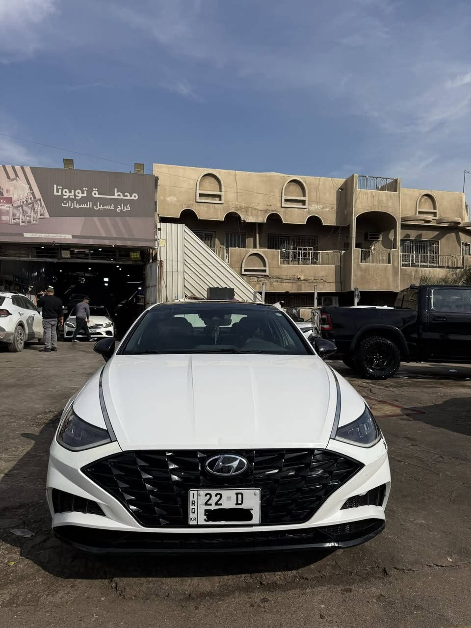 السلام عليكم من رخصة الادمن
سوناتا ٢٠٢٣ SEL PLUS

المواصفات :

١- محرك ١٦٠٠ تيربو اقتصادي وسريع 

٢- كشنات جلد + كنتاره

٣- كشنات تدفئة

٤- تدفئة ستيرن 

٥- تبريد منفصل للسائق والراكب 

٦- شاشة كبيره ابل كاربلي واندرويد اوتو 

٧- منافذ يو اس بي 

٨- اربع انظمة قيادة (نورمل، سبورت، سمارت، ايكو)

٩- اوتو هولد 

١٠- تحكم كامل بالستيرن 

١١- دخول ذكي وترحيب وتشغيل عن بعد

١٢- نظام صوت BOSE كلش حلو 

١٣- انظمة السلامة (نظام ABS, نقطة عمياء، تنبيه مغادرة المسار، كامرة خلفية، رادار امامي خلفي)

١٤- فتحة سقف بانرواما كامل

١٥- شفتات ستيرن

١٦- رادار امامي خلفي وجانبي 

وبعد بيها مواصفات 

السياره وارد امريكي حادثها خلفي جاملغ صبغ + تبديل الصندوق نفس اللون ايرباكات سليمه 

السياره ماشية ٤١ ميل قابل للزيادة 

السعر ١٩٧ وبيها مجال قليل 

مكان السياره بغداد شارع فلسطين 

الرقم ***********
