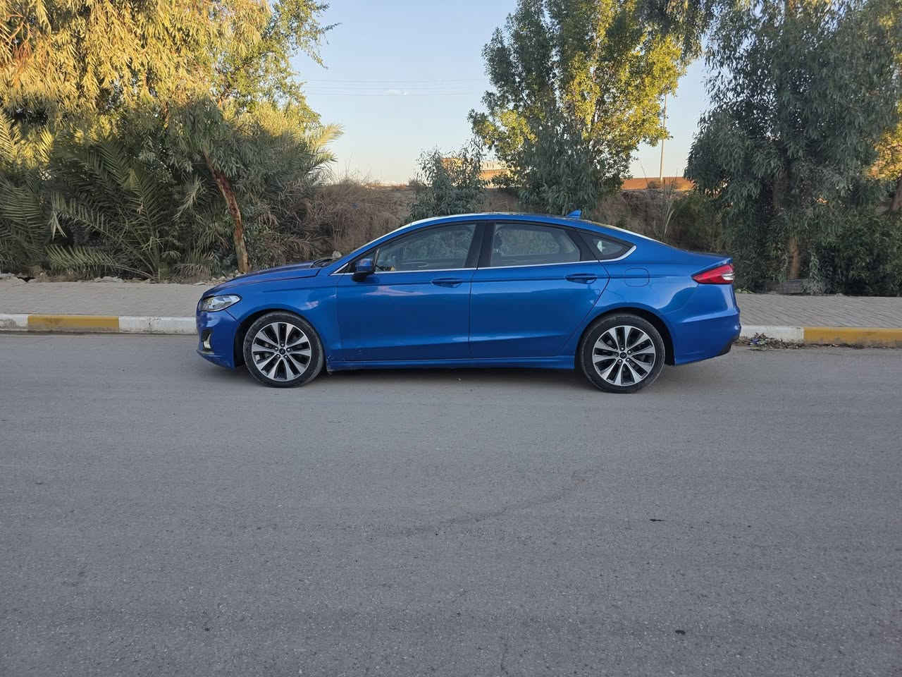 فورد فيوجن رقم بغداد معوقين عليها غرامة ٦٠٠ الف تنزل من سعرها،  موديل 2020 مكينه 2000 تيربو ماشيه( ٧٠) الف ميل فول موصفات
-بصمه  + شفتات بل ستير -تشغيل عن بعد ،رادارت خلفي امامي ،تحديد مسار ،فتحه،  تبريد قطعتين، +تدفئه +كهرباء ، كود فتح باب شاشه اعطال + عداد ديجتل الكترون ،هند بريد بصمه كير ماوس ،كامره خلفيه دواره  شاشه سوني ،رادارات خلفيه +حساسات خلفيه+ نقطه عمياء .. الخ 

كير ومكينة مكفول .. السيارة نشطة وخير من الله مع العلم بانزين كله عادي 

ضربتها من امريكا بنيد وجاملغ بيها ملاحضات بسيطة نزلت من سعرها ، 

بيع سريع السعر ١١٥ 
***********
