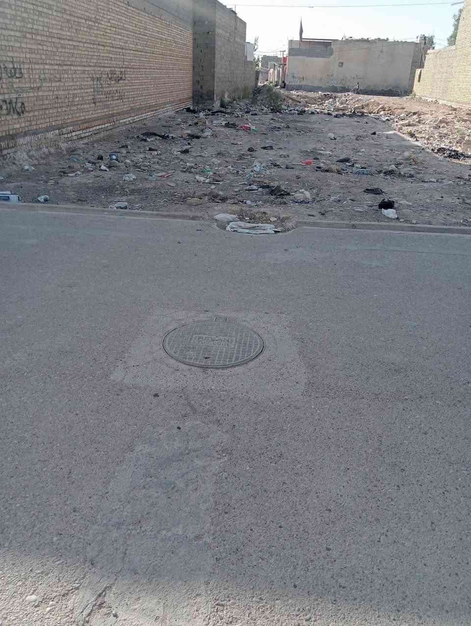 قطعه للبيع المساحه 200 متر  مصبوبه صب رباط ومدفونه كما موضح بالفيديو منطقة الحميديه كل الخدمات متوفره الاتصال ***********
