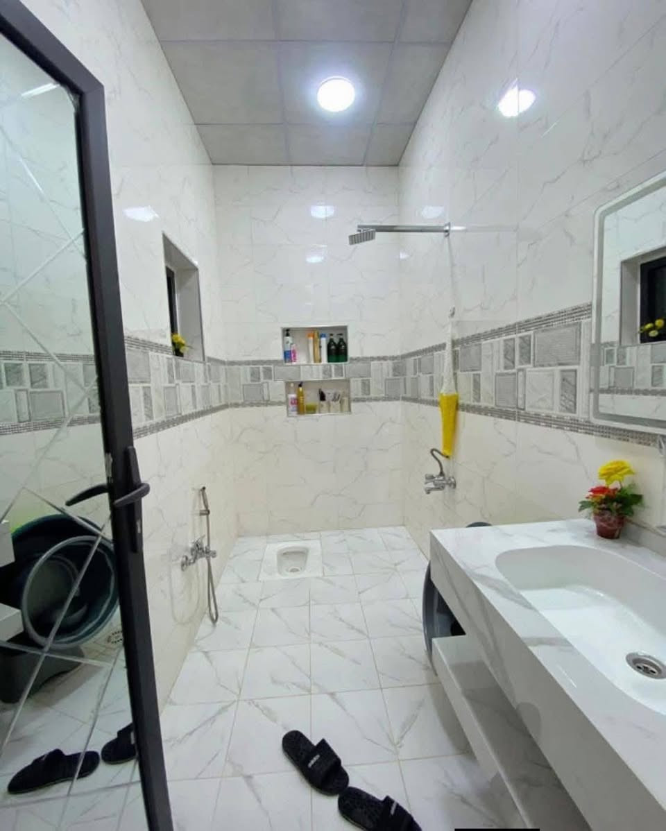 دار للبيع من طابقين بناء حديث Zeroفول ملكي مبني بأحدث المواد والمواصفات الهندسية ارضيه مرمر مغربي فول 
الكهرباء نظام فوتو سيل  دبل جام نظام طاقه شمسيه نظام تبريد مركزي نظام كامرات دبل جام فول مواصفات

 #طابو ملك صرف بأسم شخص واحد 

#المساحة :- 115 متر             #واجهة 8 متـــر  

الموقع:- كركوك حي الواسطي  خلف صيدلية الهدئ

حيث يحتوي الطابق الاول على استقبال وهول و 2غرفه نوم 🛌 مطبخ حار بارد وصحيات ومناور وكراج سيارة 🚗 
والطابق الثاني 3غرف نوم حمامات وبلكونات  ذات إطلاله جميله 

💵💵السعر  مناسب  💵💵

#موقع الشركة كركوك حي عدن مجاور الجنسية الجديدة 
 ومجاور اسماك البغدادي عمارة البحرين 

 🏦شركة الجوهرة للعقارات والمقاولات  🏦 
  
 📞للأتصال ***********

✅نستقبل جميع عروضاتكم السكنيه والتجاريه في كركوك
