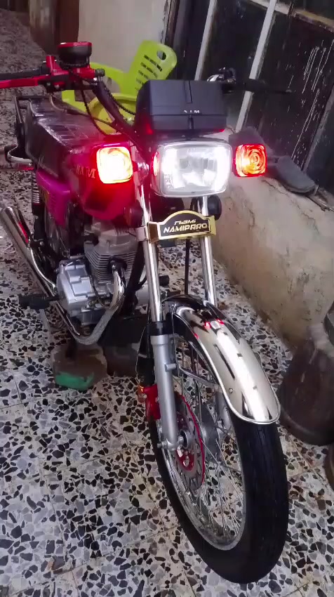 السلام عليكم نامه شلامجه مديل 25 رقم وسنويه دراجه جديده لونين ادراجه احمر اوردي مكان نجف حي النصار السعر (1400) وبيه مجال حك الجيه مكلف بل نشر هاذه رقم راعيه ***********
