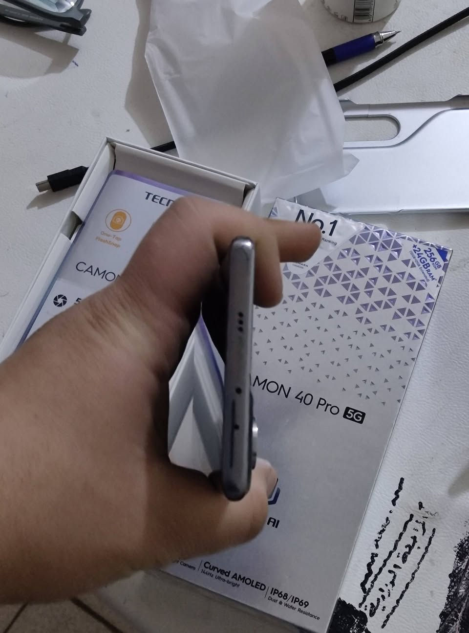 ‏السلام عليكم 
‏TECNO CAMON 40 PRO 5G
‏الجهاز اخذته قبل شهرين وتكدر تشوف اول يوم شغلته شوكت من الاعدادات الجهاز مابيه ايشي مكفول ماعده شخطتين بالشاشه ومايبينن مو كسر لا شخط بسبب اني محاط لزكه اله 
‏مواصفات الجهاز 
‏بطارية :7000
‏معالج :ip68/ip69
‏كامرة :50 ميكا بكسل من شركة سوني 
‏ذاكرة :256 
‏عشوائية :24
‏الجهاز كلش قوي وعملي ١٤٤ هرتز ١٢٠ فريم وسريع وسلس وكامرته تخبل 
‏
‏انطي سعرك بدون ماتكسر بيه


**إذا كنت صاحب هذا الإعلان وتريد حذفه لأي سبب، رجاءا أرسل رسالة إلى الدعم الفني**